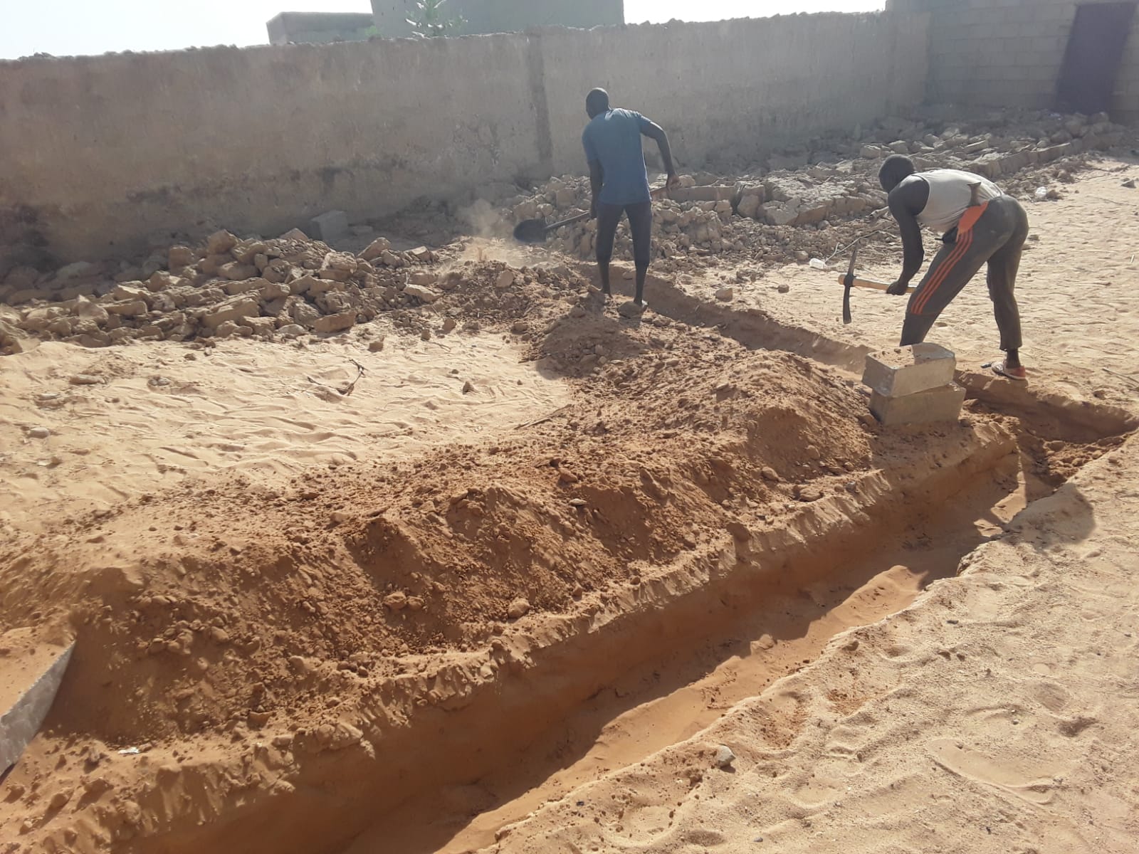 You are currently viewing Erfreuliche Nachrichten von unserer Schule in Tine: Neubau von Klassenräumen dank Spenden von Darfuris, die in vielen Ländern der Welt verstreut leben